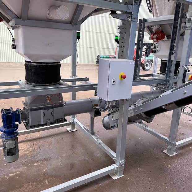 Bulk bag unloader with inclined screw conveyor